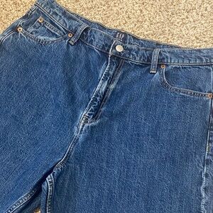 GAP Denim Ladies Mom Jean Blue Denim Jeans. 16/33P See Pictures for Measurements